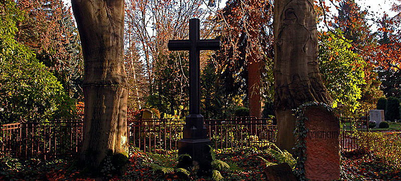 Schloßfriedhof im Herbst